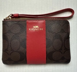 Muñequera Coach Corner Cremallera Marrón/Rojo Verdadero en Lona Signature Nueva - Imagen 1 de 8