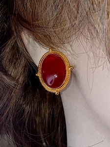 MMA V&A THI GOLDTONE, RED GLASS OMEGA BACK EARRINGS 3/4 X 1" - Picture 1 of 4