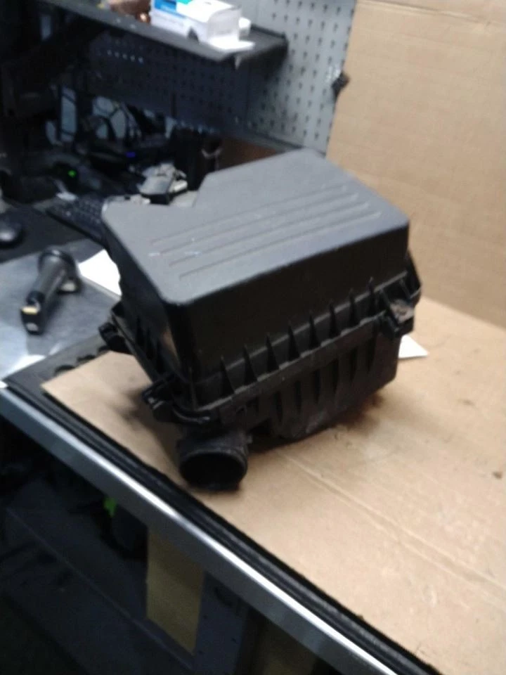 Air Cleaner 3.5L 2GRFE Engine 6 Cylinder Fits 09-16 VENZA 582813 - Imagem 1 de 4