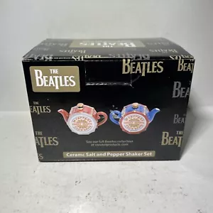 THE BEATLES - SGT PEPPERS -TEA POT DESIGN - SALT / PEPPER SHAKERS - 2016 - APPLE - Picture 1 of 12