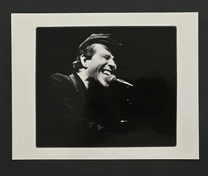 Fotografía original de Tom Waits años 70 Claude Vanheye gira por Ámsterdam en vivo - Imagen 1 de 2