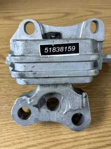 Fits Alfa Romeo Giulietta 2010-2020 1.4 Left Engine Mounting (51838159) OEM - Picture 1 of 12