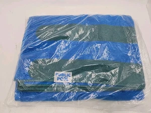 Öffentlicher Pool The Classic Blue Raspberry Beach Towerl 100 % Bio-Baumwolle 40" x70" - Bild 1 von 7