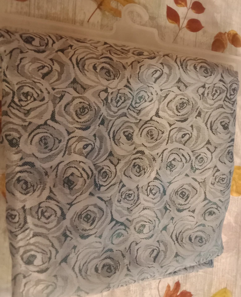 2 Cortinas de Ducha: Polo Roses y Hojas Azul Marino | 72 x 72 in/ 183 x 183 cm cada una Foto 1 de 4