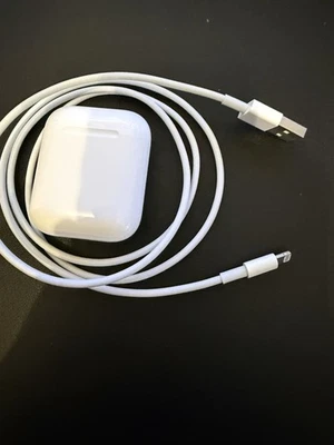 Apple AirPods 1. Generation mit Ladecase - Weiß - Bild 1 von 4