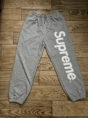 Pantalones deportivos Supreme grises y blancos para hombre talla XL nuevos Foto 1 de 4