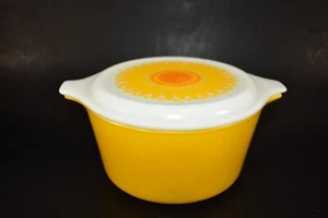 Vintage Pyrex Daisy Sunflower 1 Qt Casserole with Lid Yellow White 473 - Picture 1 of 8