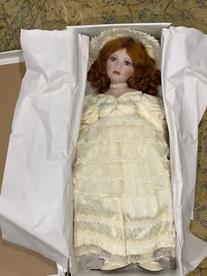 Muñeca Kelly 1997 colección William Tung pelo rojo porcelana tamaño real 28 pulgadas Foto 1 de 4