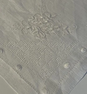 Vintage weiß bestickt Taschentuch mit weißen Blumen Zug Arbeit Leinen Taschentuch - Bild 1 von 9