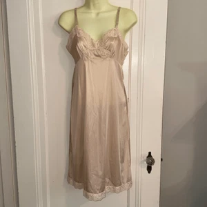 Vintage Vassarette tan nylon full slip with lace bodice & hem - Picture 1 of 8