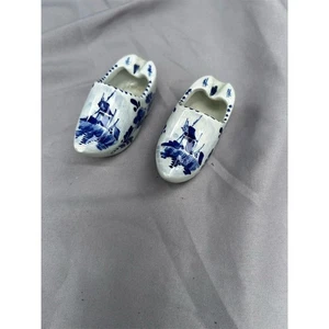 Par de zapatos holandeses en miniatura vintage azul y blanco de Delft Holanda - Imagen 1 de 13