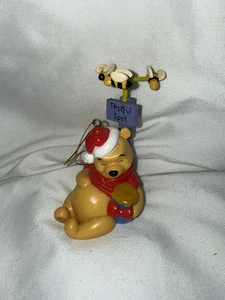 Adorno de Navidad Winnie the Pooh - "Thotful Spot" Pooh con abejas melíferas - Imagen 1 de 4