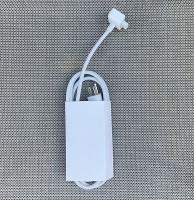 Apple Volex Power Adapter APC7H In Sleeve 2.5A 125V - Image 1 of 4