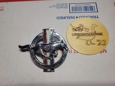 Ford Mustang 1999 35 aniversario emblema moldura OE placa de escritura XR3Z-16228-AA Foto 1 de 4