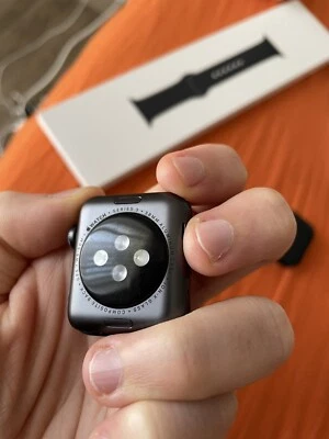 Apple Watch Series 3 38mm Cassa Grigio Siderale in Alluminio, Cinturino in... - Immagine 1 di 3