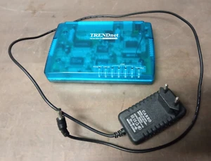 TRENDnet TW100-S4W1CA Internet station 4-Port 10/100 Wired Router - Picture 1 of 6