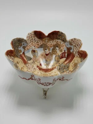  Cuenco festoneado Satsuma blanco y dorado Moriage con niños Nippon Japón Hirigana Foto 1 de 4