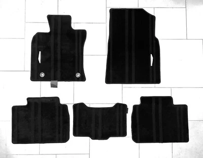 Toyota Camry 2025-2026, комплект напольных ковриков/ковровых покрытий 5 штук, черный, подлинный изготовитель оборудования - Изображение 1 из 4