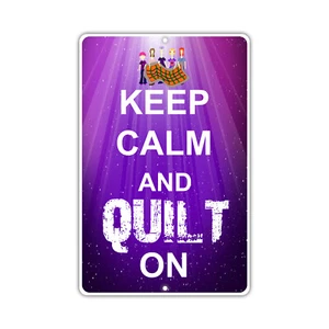Letrero de metal de aluminio para decoración de arte de pared Keep Calm and Quilt on - Imagen 1 de 1