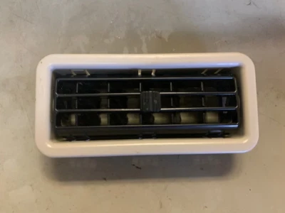 1998 OLDSMOBILE SILHOUETTE REAR OVERHEAD AIR VENT TAN 10249563~B1 - Image 1 of 3