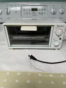 Magic Chef Mini Toaster Oven & Broiler Model 678 White with Rack and tray - Picture 1 of 10