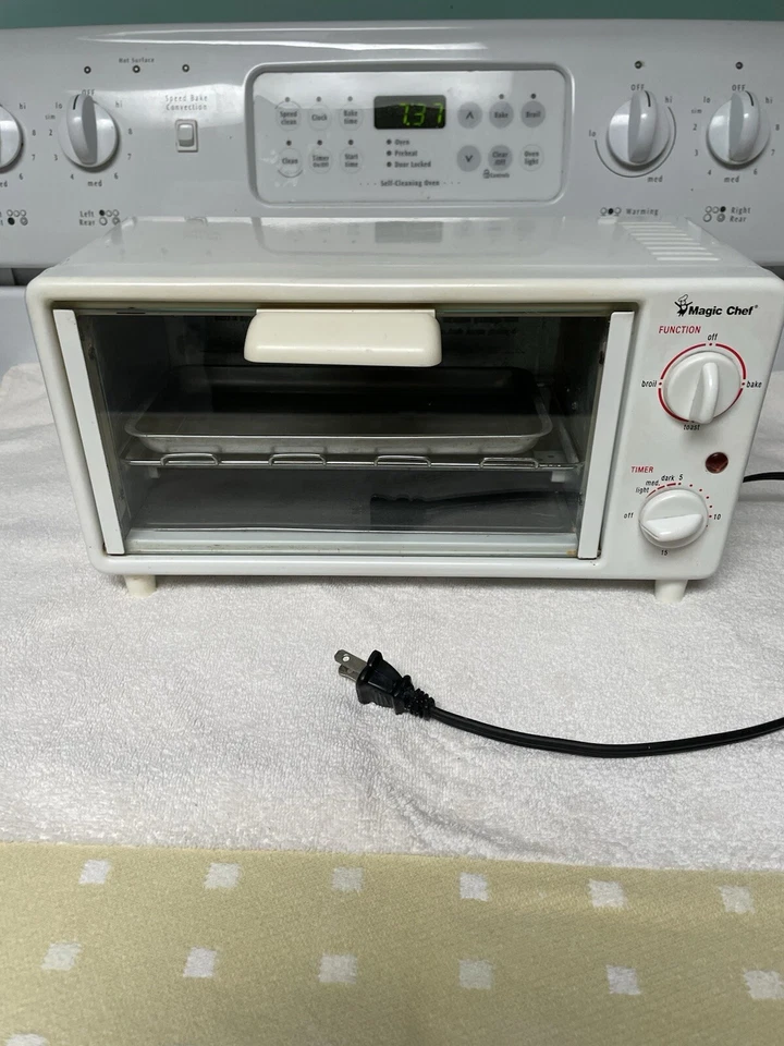 Magic Chef Mini Toaster Oven & Broiler Model 678 White with Rack and tray - Image 1 of 4