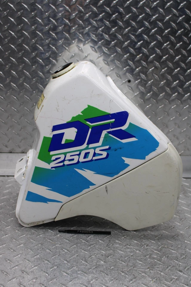 1990 Suzuki DR250S GAS FUEL TANK CELL PETROL RESERVOIR (NO RUST) - Imagem 1 de 4