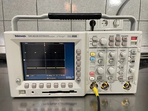 Tektronix TDS 3012 B 100 MHz Oszilloskop mit 6 Monaten Garantie  bitte lesen ! - Bild 1 von 8