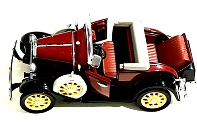 National Motor Museum Mint 1/32 Ford Model A 1932 Model Car Red - Image 1 of 4