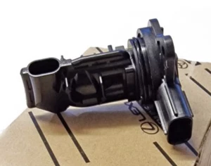 Genuine Toyota Mass Air Flow Sensor 22204-75040 - Picture 1 of 1
