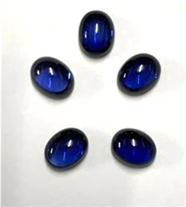 5 pezzi. OTTIMO TAGLIO CABOCHON OVALE 9x7 MM. CORINDONE DA LABORATORIO ZAFFIRO BLU - Foto 1 di 5