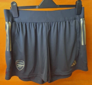 Pantaloncini da allenamento Arsenal e Adidas - pantaloncini da allenamento grigio/oro UK Large - Foto 1 di 24