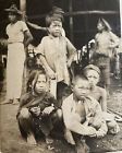Photo d'avant la Seconde Guerre mondiale Philippines Moro enfants dans le village enfant fumant une cigarette