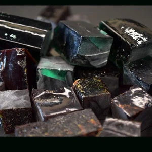 Lab-Created Ruby-Emerald Mix Color Rough 2500 Ct Certified Uncut Loose Gemstone - Picture 1 of 6