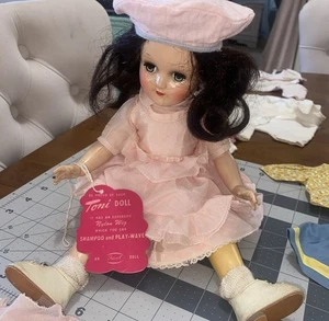 Bambola Toni vintage anni 50 vestiti extra, sposa, biancheria da letto, grembiuli - Foto 1 di 23