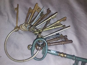 18 Vintage Skelton Keys. Old Jail Keys, 1 Large Isreal Key - Picture 1 of 11