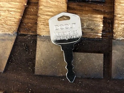 1 key fits Daewoo Doosan Forklift Skid steer #554212 "212" "DOOLT"