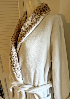 Carole Hochman Womens Plush Wrap w/Pockets Robe M WHITE Faux Fur Long Sleeve EUC - Image 1 of 4