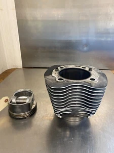 2004 Harley Davidson E/G U/C FLHTCUI Rear Back Cylinder And Piston - Picture 1 of 7