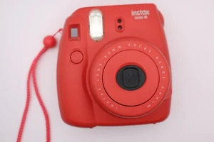 Fujifilm Instax Mini 8 fotocamera pellicola istantanea rossa - testata e funziona benissimo! - Foto 1 di 7