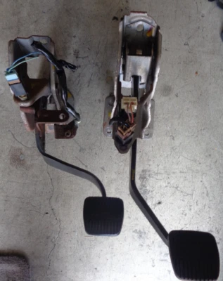 Infiniti G35 2004 cupé manual M/T conjunto de pedal de embrague y pedal de freno OEM Foto 1 de 4