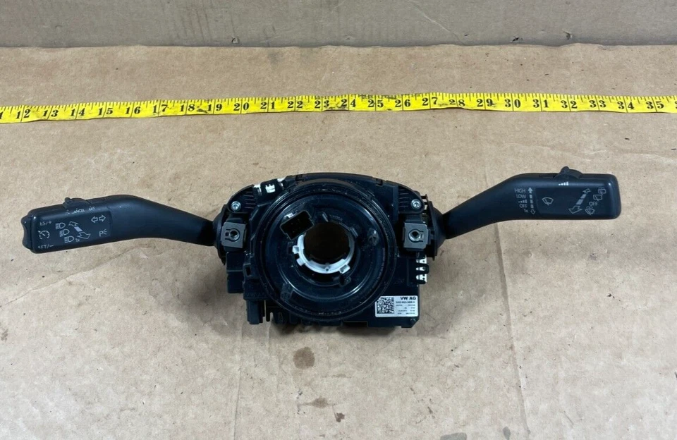 Conjunto de interruptor combinado de columna de dirección Volkswagen Tiguan T5 2013-2018 OEM. Foto 1 de 4