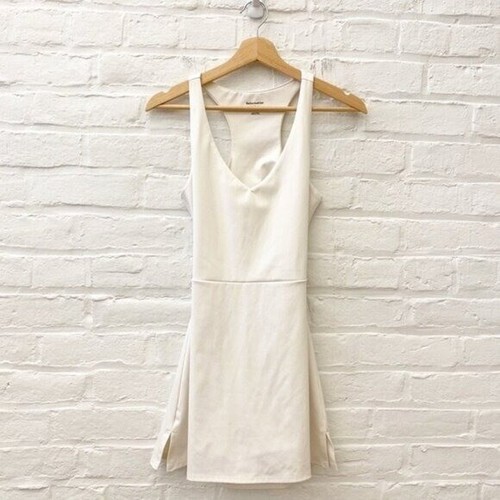 OFF WHITE Reformation Naomi Ecomove abito attivo ritaglio corto integrato bianco sporco piccolo