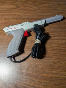 Original 1985 Nintendo NES Zapper Duck Hunt Gun Authentic NES-005 OEM Gray - Picture 1 of 2