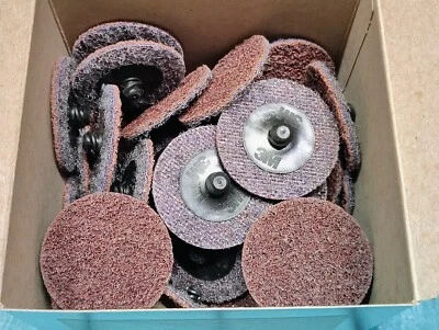 50) Scotch Brite Roloc 2” Surface Conditioning SL Blending Deburring Disc Medium - Image 1 of 3