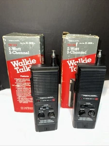 PAIR of Realistic TRC-218 Walkie Talkie Model 21-1638 Tested & Works Origins Box - Zdjęcie 1 z 8