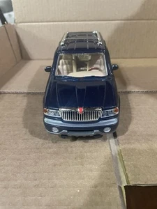Modellino auto Lincoln Navigator pressofuso scala 1/24 1998 senza marchio - Foto 1 di 7