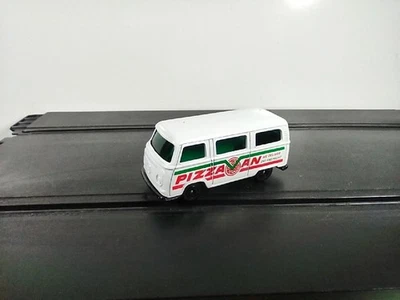 Matchbox Volkswagen Dormobile Pizza Van ruedas de radios negras, edición limitada Foto 1 de 4