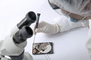 PROFESSIONELLER DATENRETTUNGSSERVICE FÜR FESTPLATTEN, RAIDS, SPEICHERKARTENGERÄTE - Bild 1 von 8