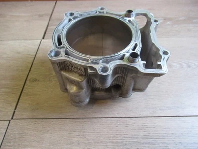 YZ 426F YAMAHA** 2001 YZ 426F 2001 NÚCLEO CILINDRO NECESITA FUNDA TIENE RASGUÑOS Foto 1 de 4